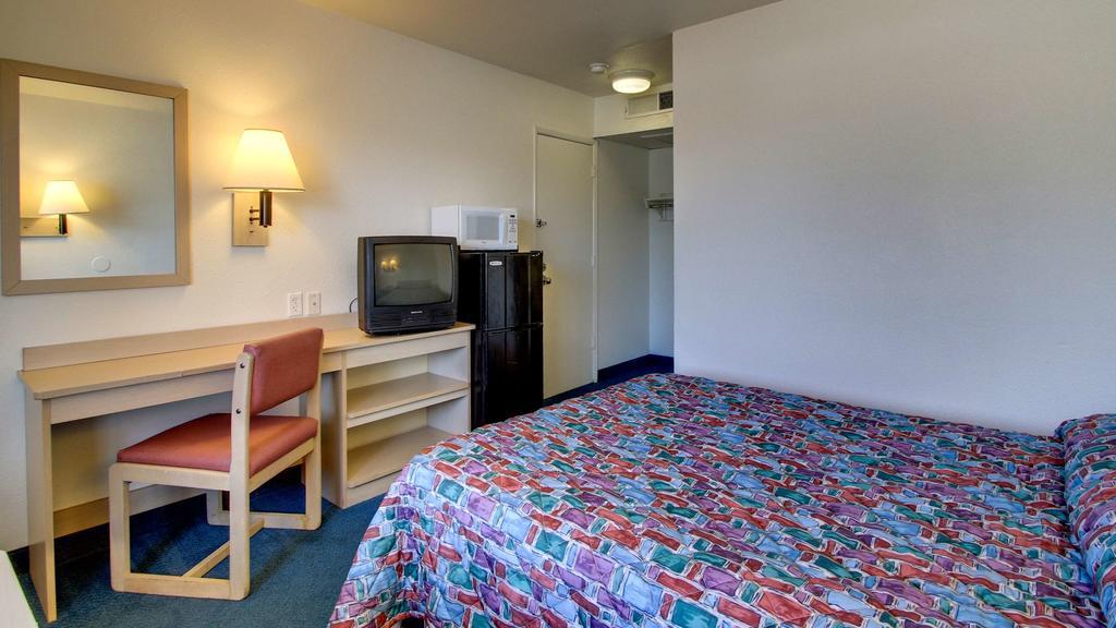 Motel 6 Des Moines South - Airport Kültér fotó