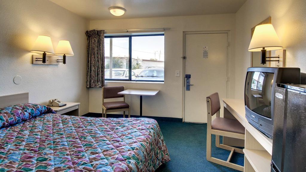 Motel 6 Des Moines South - Airport Kültér fotó