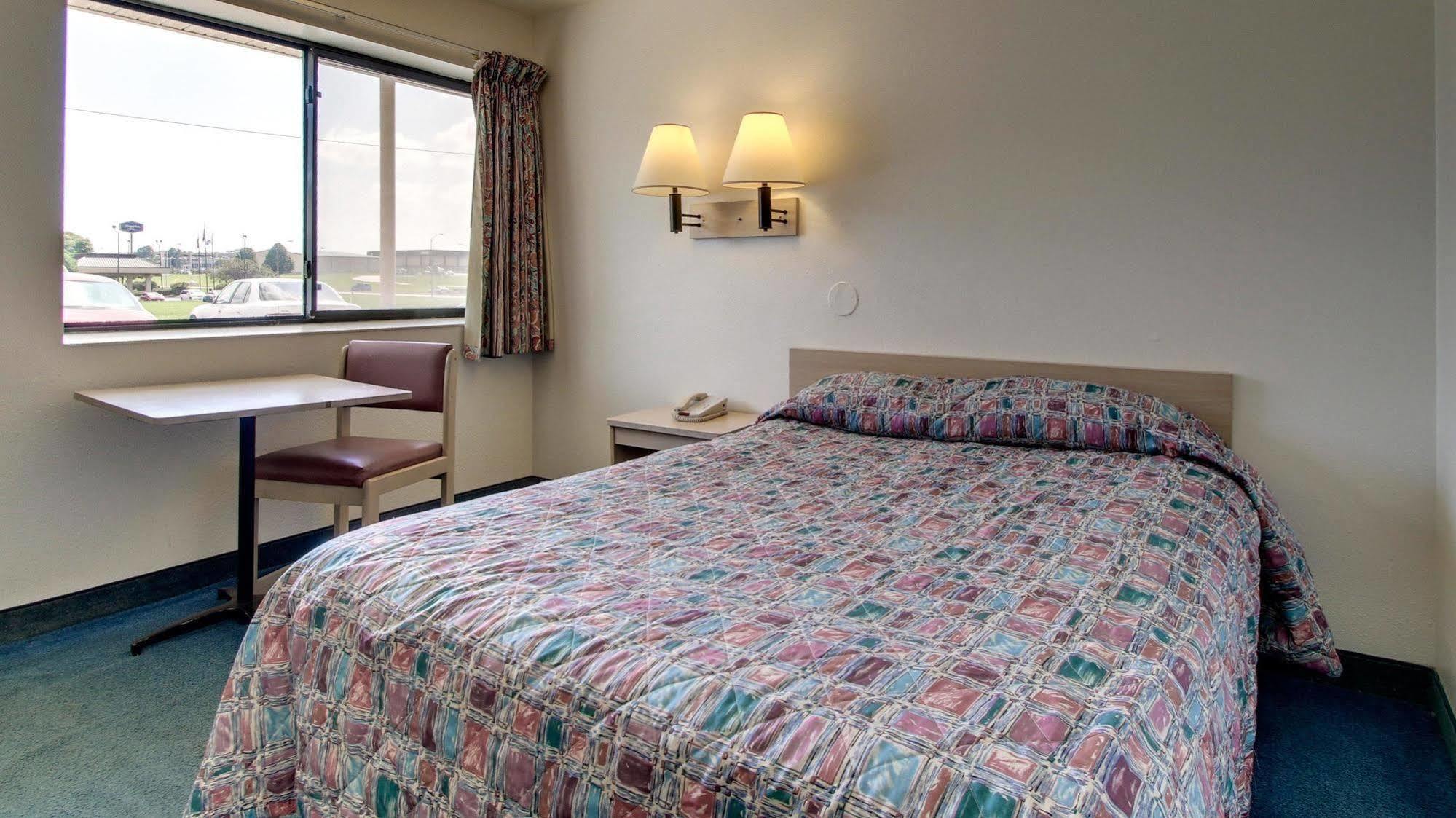 Motel 6 Des Moines South - Airport Kültér fotó